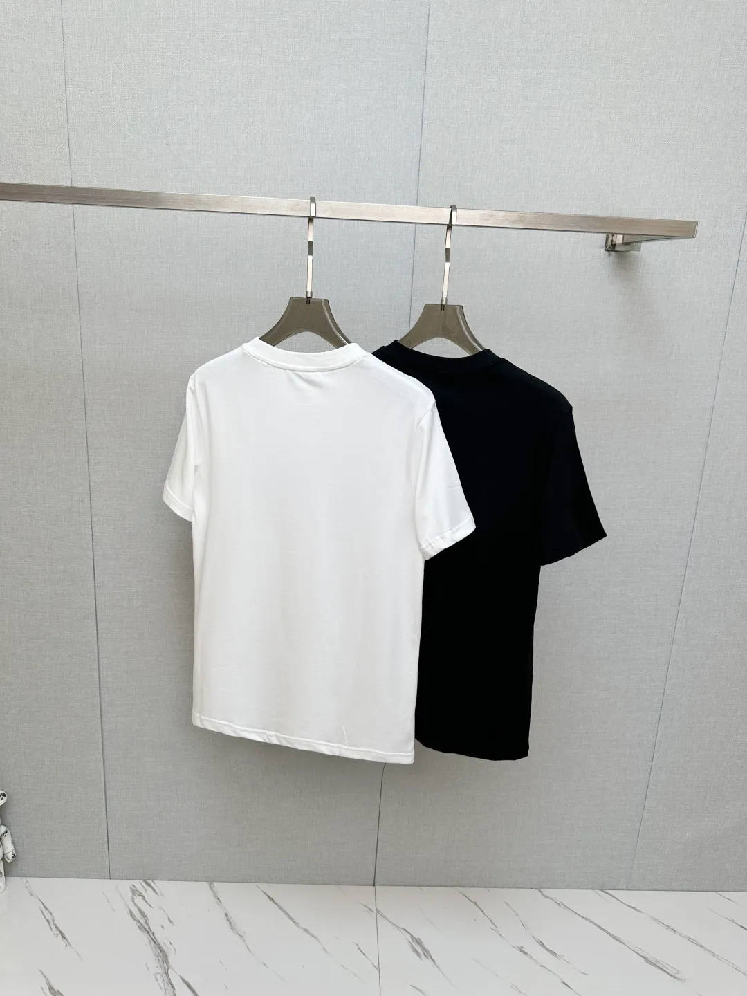 Warren top quality 2026 new short sleeves! Original custom fabric, soft to the touch. Top imported private goods, fashionable design and trendy short sleeves, without losing luxury. There is no doubt about the quality. The upper body effect is awesome, luxury official website Same Style! Size M—3XL